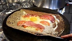 « La Paysanne » (fromage, lard, oeuf et tomate cuisinée) 10€
