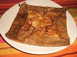 « La Villageoise » (emmental, champignons, lardons fumés et oignons cuisinés) 10€