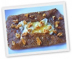 « La Brebis » (emmental, chèvre, miel et noix du jardin) 10€